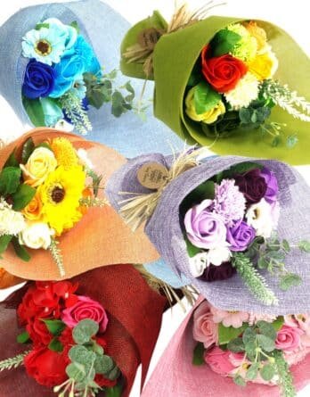 proposition de plusieurs coloris de bouquet de fleurs de savon