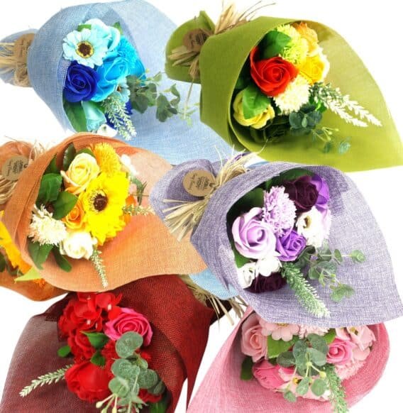 proposition de plusieurs coloris de bouquet de fleurs de savon