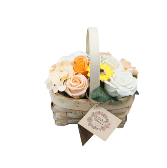 panier en osier garni de fleurs de savon orange