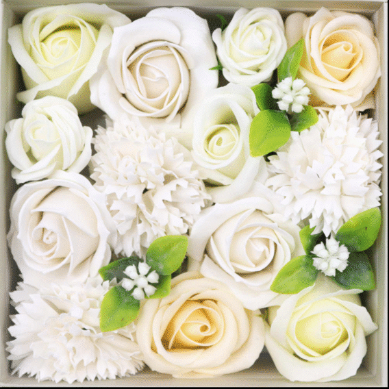 zoom coffret boite carré fleurs de savon violet