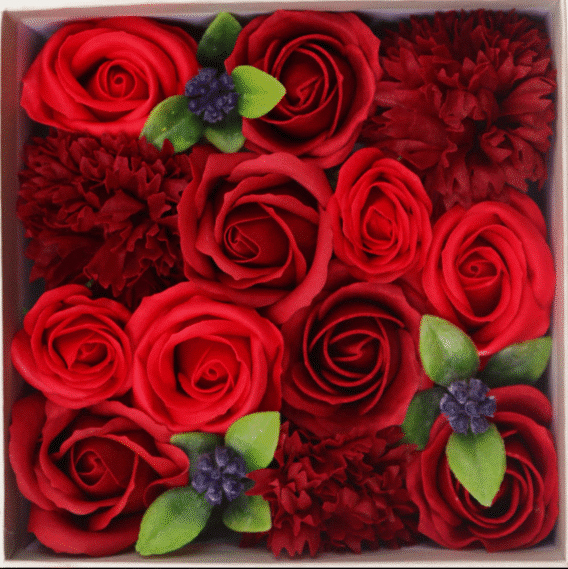 zoom coffret boite carré fleurs de savon rouge