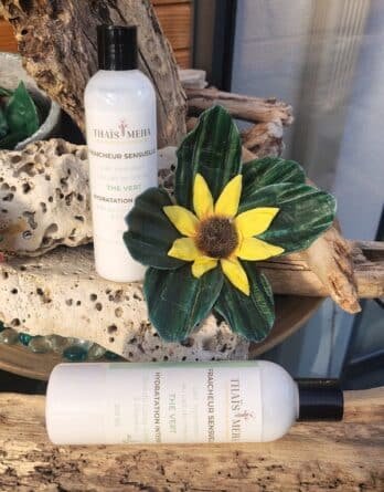 lait parfum the vert en presentation sur une table avec du bois